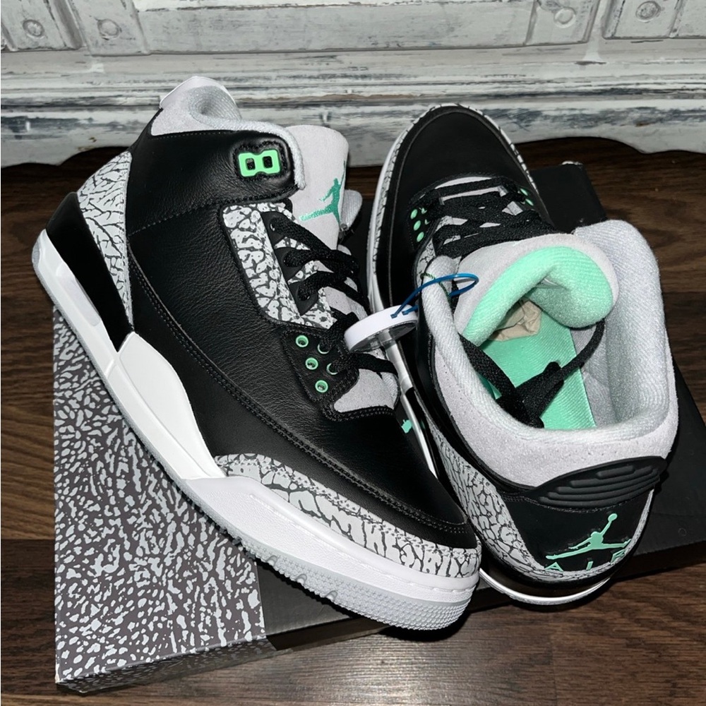 Jordan Retro 3 Green Glow